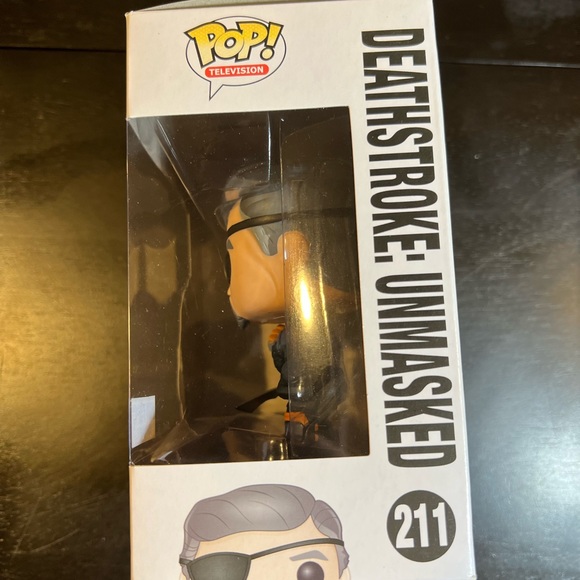 Arrow The Television Series Deathstroke Unmasked Funko POP! Hot Topic Exclusive - Picture 6 of 8